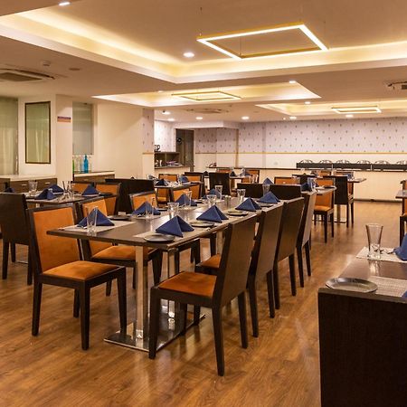Clubhouse Nami Residency, Ahmedabad Hotel Buitenkant foto