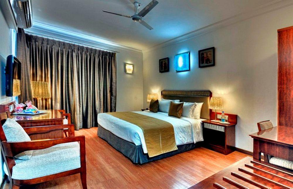 Clubhouse Nami Residency, Ahmedabad Hotel Buitenkant foto