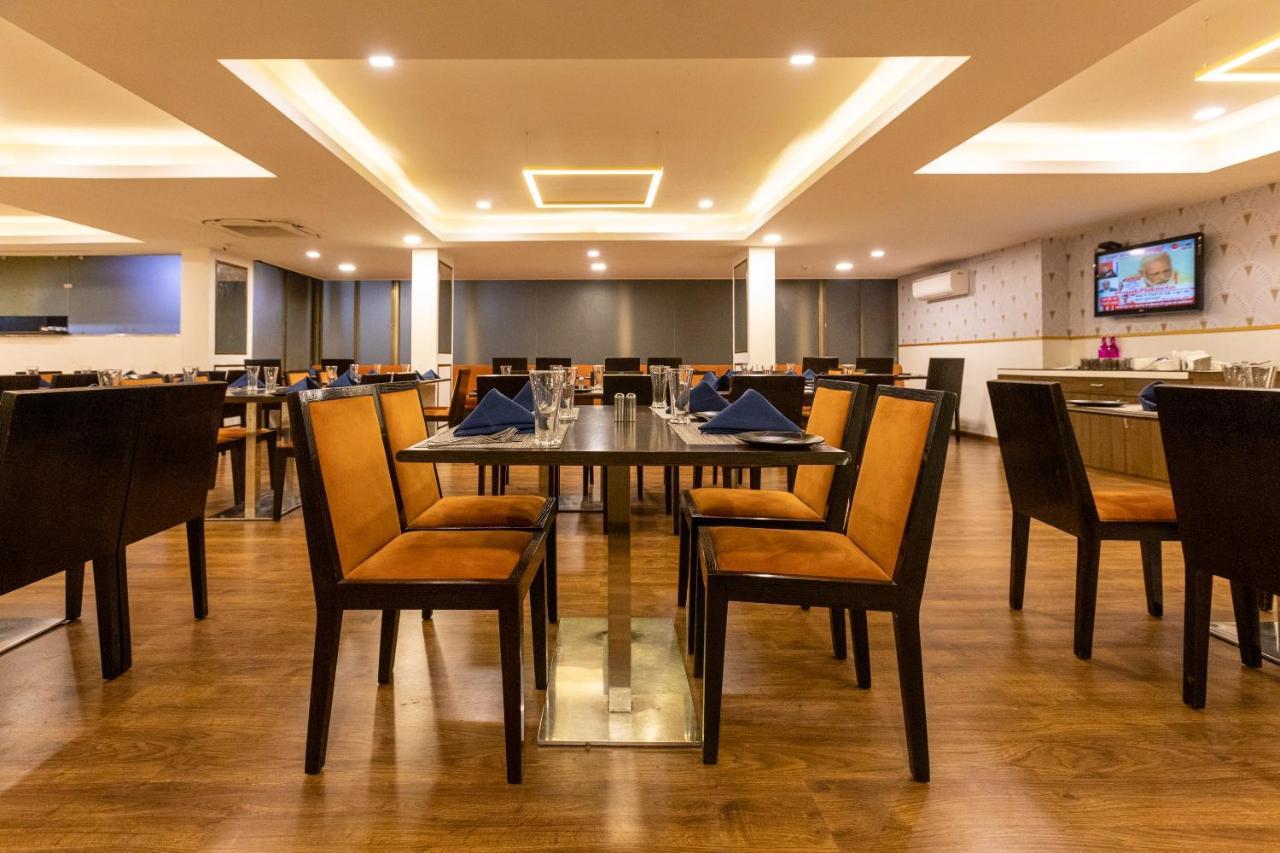 Clubhouse Nami Residency, Ahmedabad Hotel Buitenkant foto