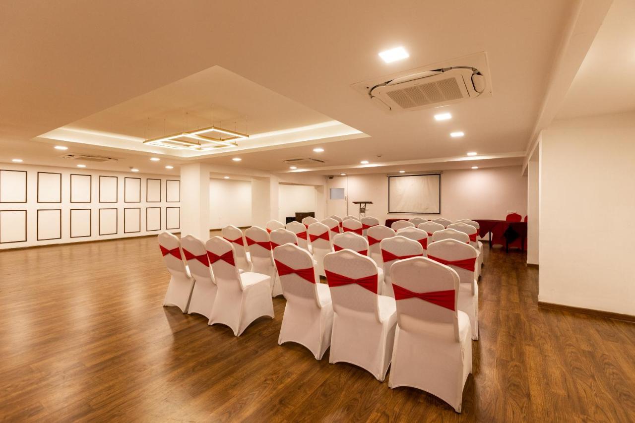 Clubhouse Nami Residency, Ahmedabad Hotel Buitenkant foto