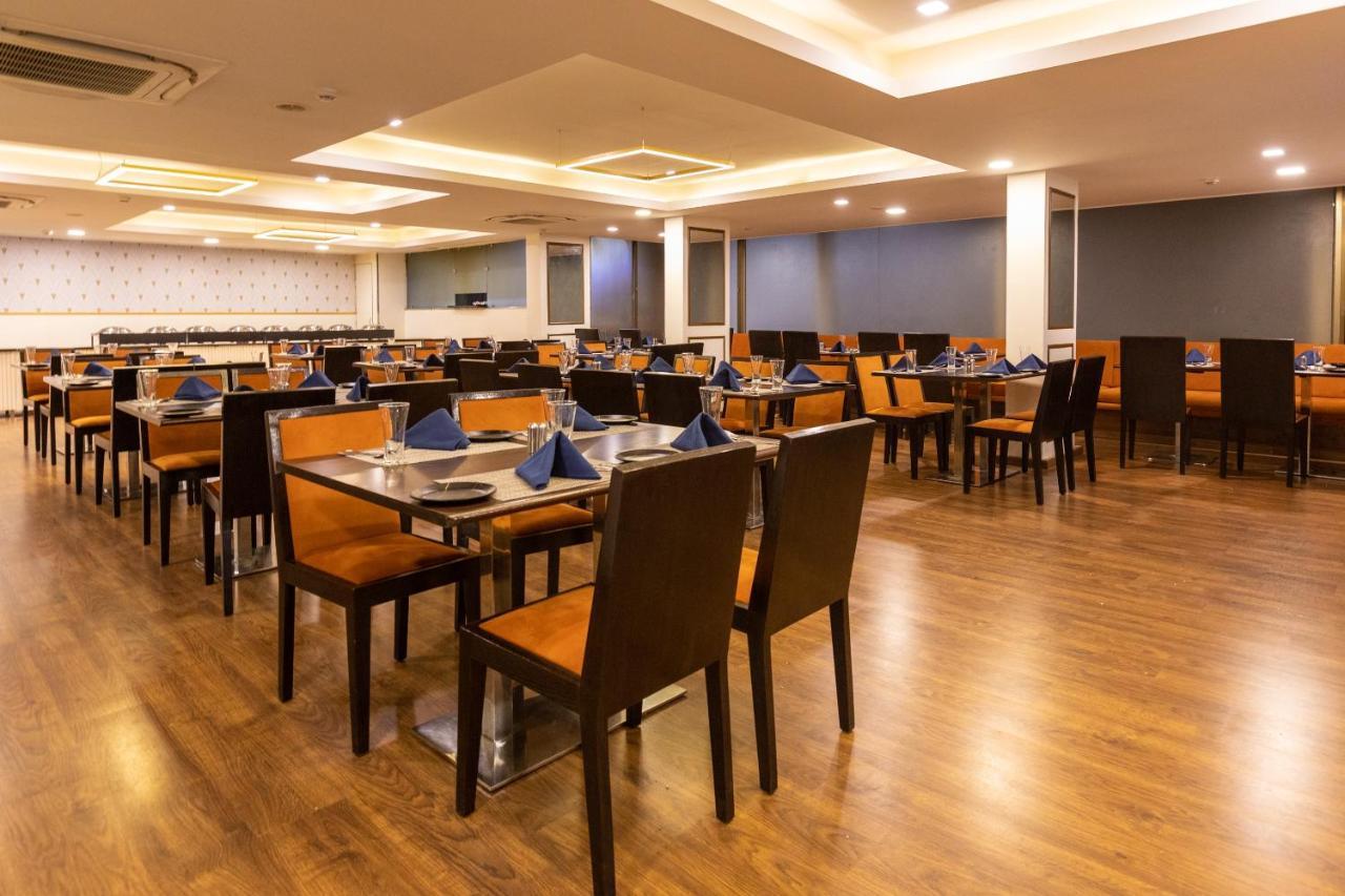 Clubhouse Nami Residency, Ahmedabad Hotel Buitenkant foto