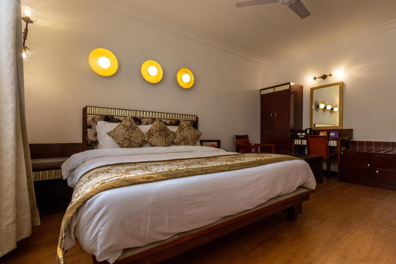 Clubhouse Nami Residency, Ahmedabad Hotel Buitenkant foto