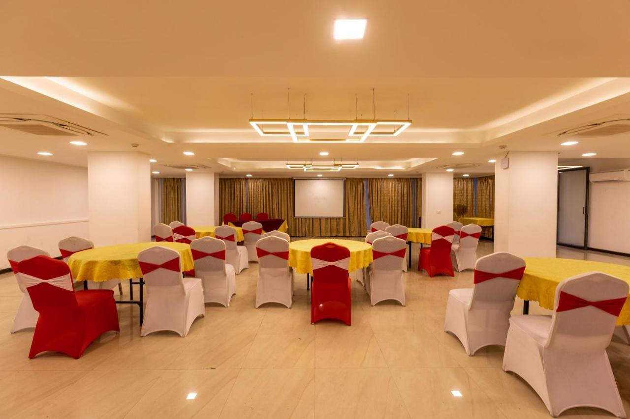 Clubhouse Nami Residency, Ahmedabad Hotel Buitenkant foto
