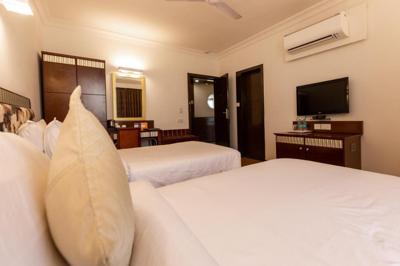 Clubhouse Nami Residency, Ahmedabad Hotel Buitenkant foto