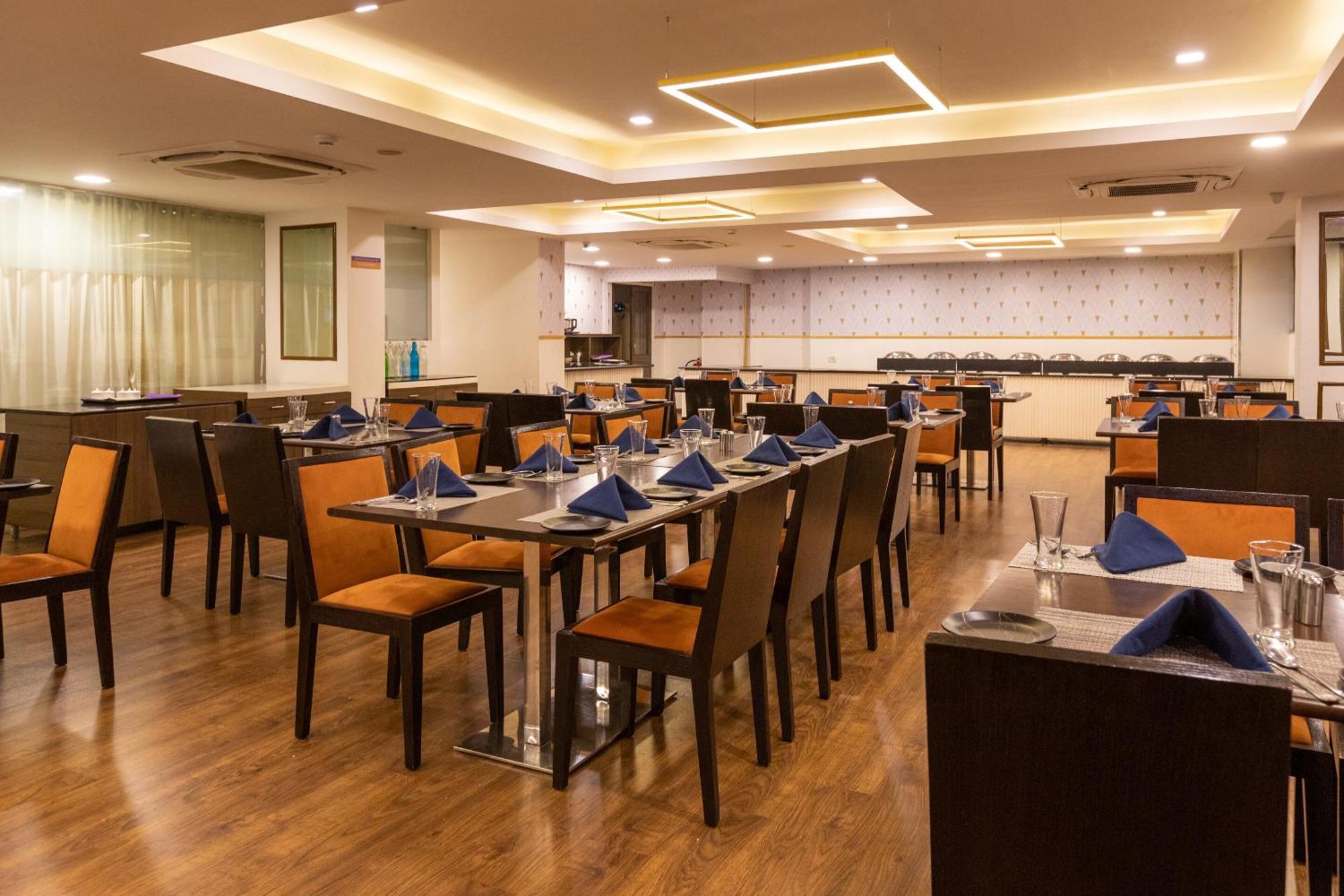 Clubhouse Nami Residency, Ahmedabad Hotel Buitenkant foto