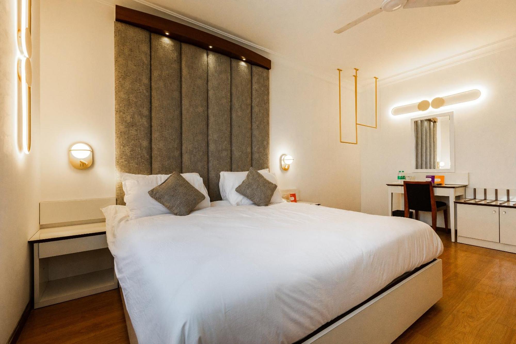 Clubhouse Nami Residency, Ahmedabad Hotel Buitenkant foto