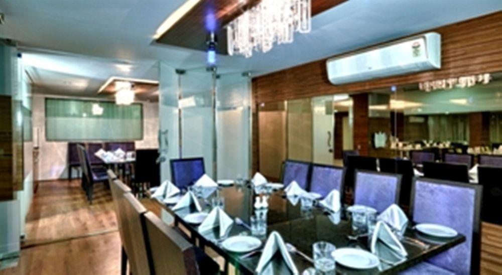 Clubhouse Nami Residency, Ahmedabad Hotel Buitenkant foto