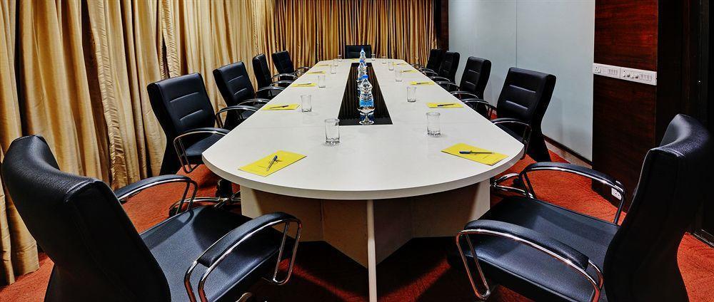 Clubhouse Nami Residency, Ahmedabad Hotel Buitenkant foto