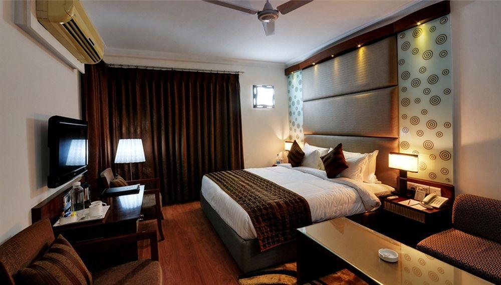 Clubhouse Nami Residency, Ahmedabad Hotel Buitenkant foto