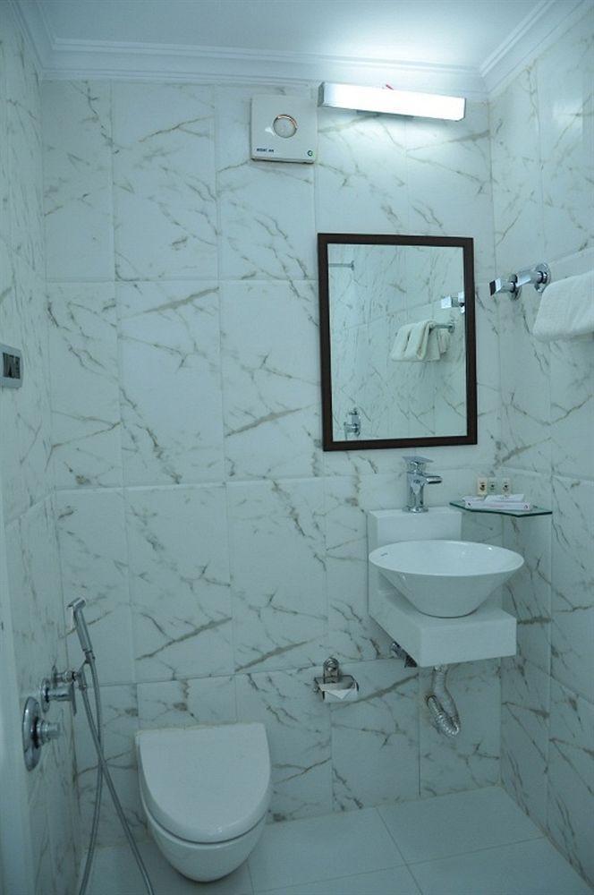 Clubhouse Nami Residency, Ahmedabad Hotel Buitenkant foto