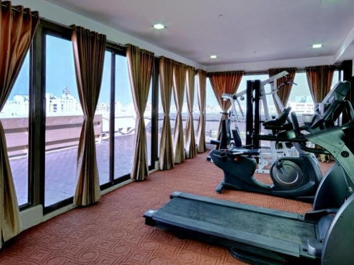 Clubhouse Nami Residency, Ahmedabad Hotel Buitenkant foto