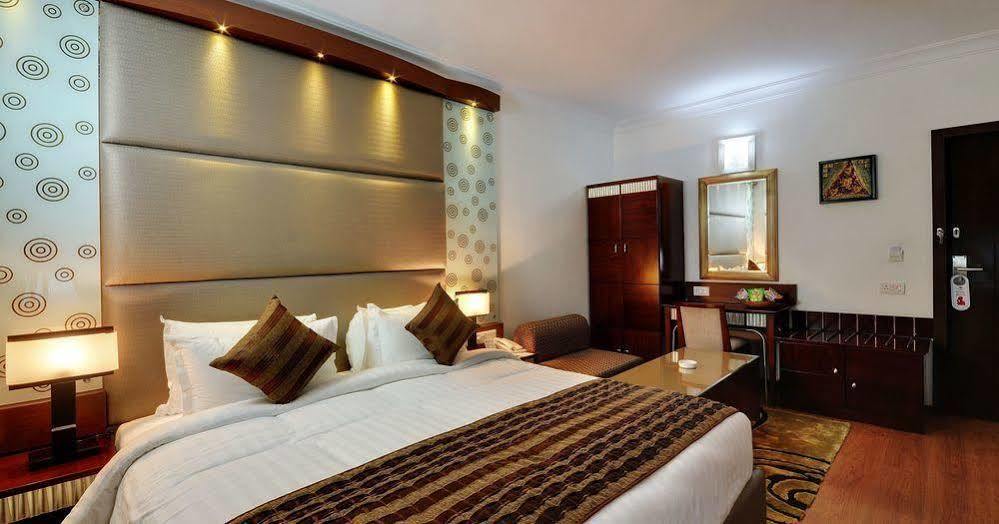 Clubhouse Nami Residency, Ahmedabad Hotel Buitenkant foto