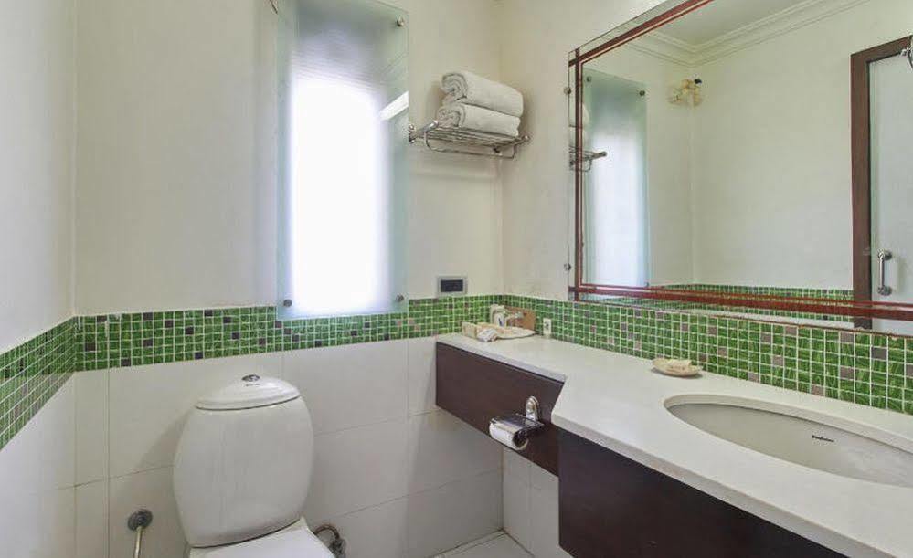 Clubhouse Nami Residency, Ahmedabad Hotel Buitenkant foto