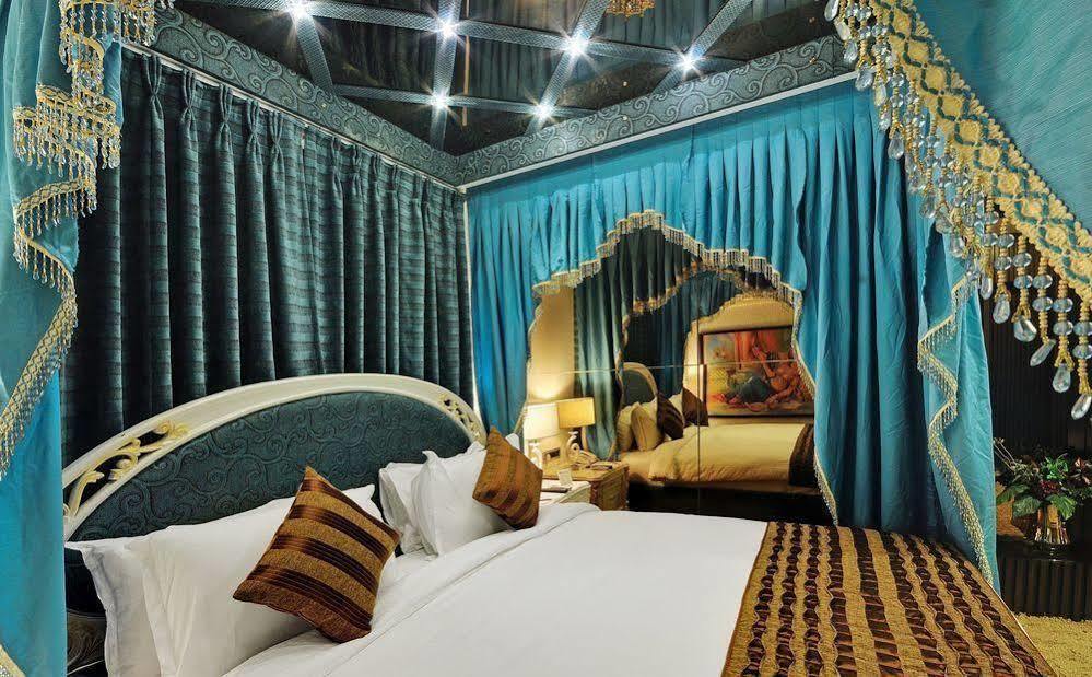 Clubhouse Nami Residency, Ahmedabad Hotel Buitenkant foto